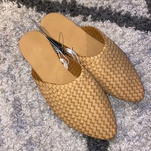 Universal Thread Mules size 6 women’s tan